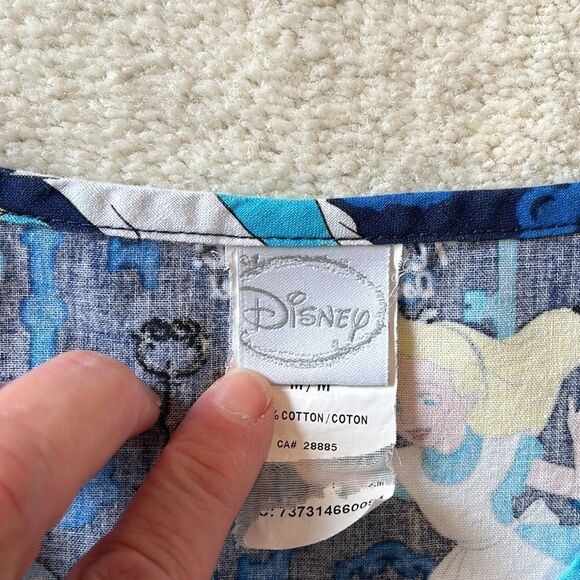 Disney Alice in Wonderland Scrub Top sz M - Picture 4 of 6